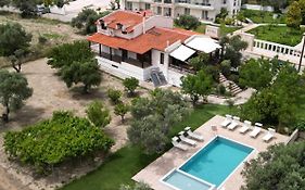 Sunny Countryside Villa - With Private Pool